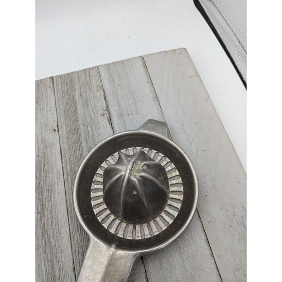Vintage Foley #4 Hand Held Juicer Reamer Metal aluminum 8 1/4" - Picture 2 of 9